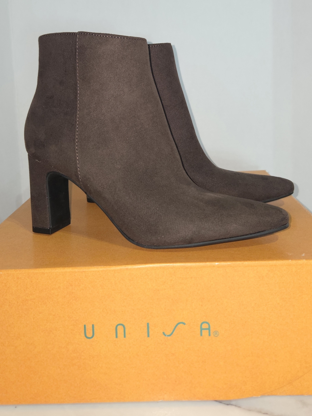 Unisa Yopie-J Women's Brown Suede Ankle Boots Square Toe Zip, 6 M Brand New